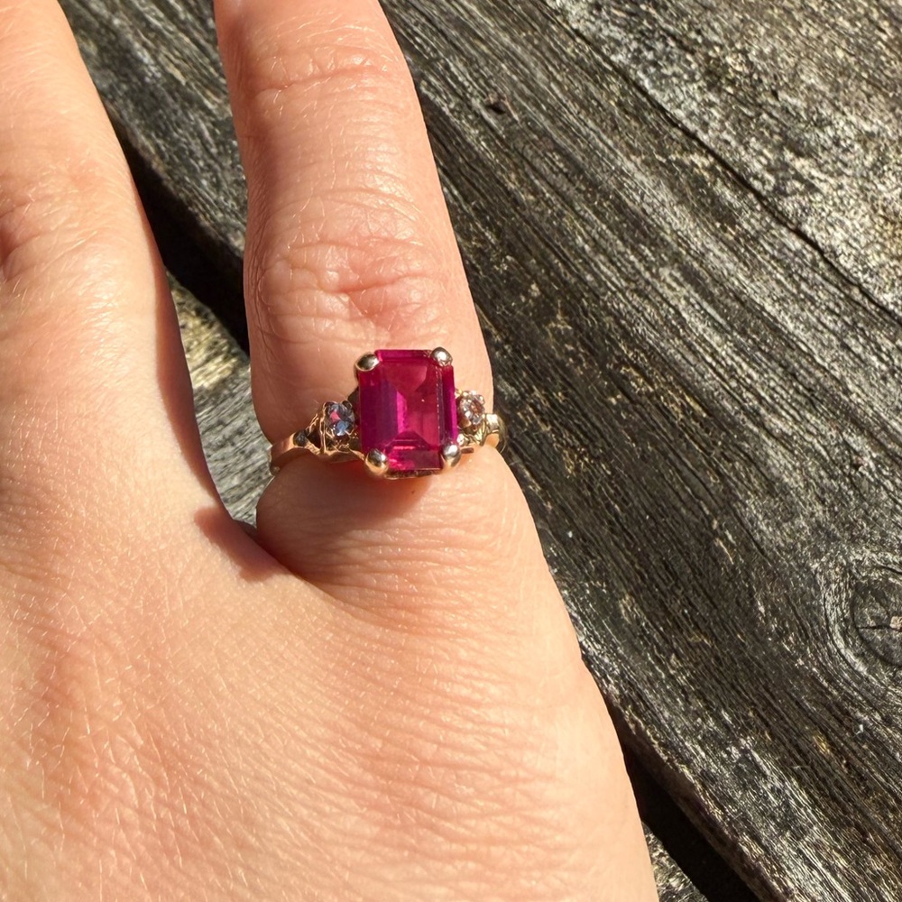 10k Solid Gold Ruby & Diamond Stone Cocktail Ring… - image 4